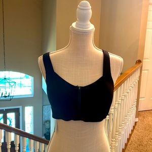 VICTORIA'S SECRET
Knockout Front-Close Sports Bra - Used Like New